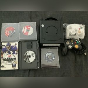 GameCube bundle including 3 games  and 1 remote